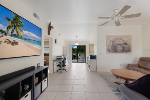 House in Sarasota, Florida 2 bedrooms, 85.1 sq.m. № 2123192 - photo 9