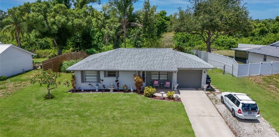 House in Sarasota, Florida 2 bedrooms, 85.1 sq.m. № 2123192
