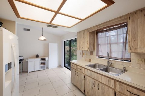 House in Sarasota, Florida 2 bedrooms, 85.1 sq.m. № 2123192 - photo 14