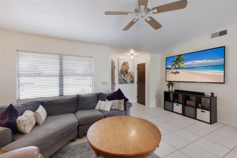 House in Sarasota, Florida 2 bedrooms, 85.1 sq.m. № 2123192 - photo 8