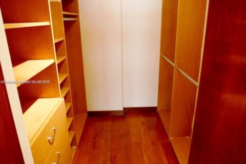 Condominio en venta en Miami, Florida, 3 dormitorios, 170.94 m2 № 1964373 - foto 16