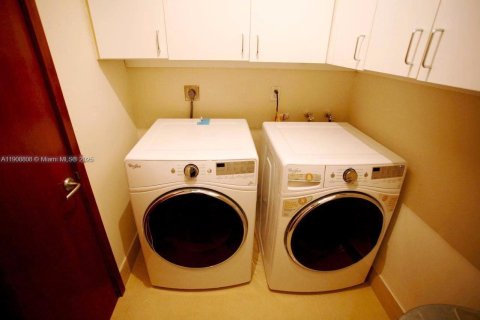 Condominio en venta en Miami, Florida, 3 dormitorios, 170.94 m2 № 1964373 - foto 7