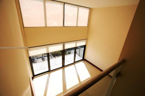 Condominio en venta en Miami, Florida, 3 dormitorios, 170.94 m2 № 1964373 - foto 10