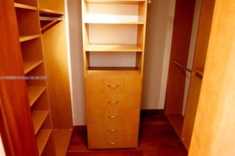 Condominio en venta en Miami, Florida, 3 dormitorios, 170.94 m2 № 1964373 - foto 17