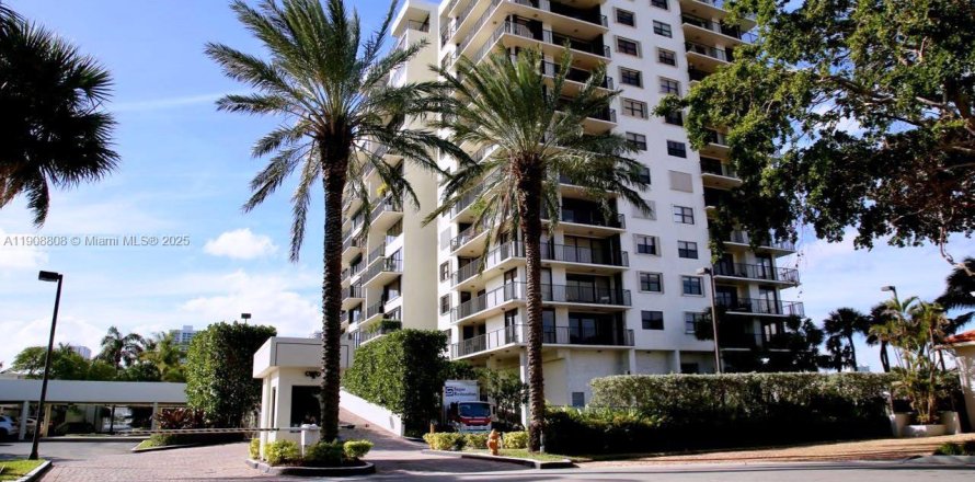 Condominio en Miami, Florida, 3 dormitorios  № 1964373