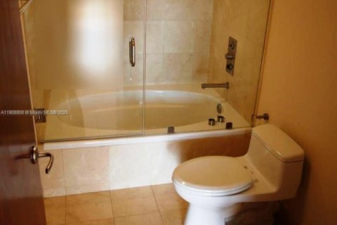 Condominio en venta en Miami, Florida, 3 dormitorios, 170.94 m2 № 1964373 - foto 15
