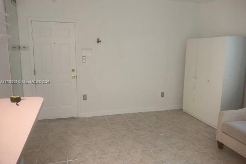 Copropriété à louer à Miami Beach, Floride: 40.88 m2 № 1929467 - photo 3