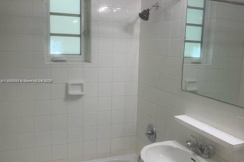 Copropriété à louer à Miami Beach, Floride: 40.88 m2 № 1929467 - photo 5