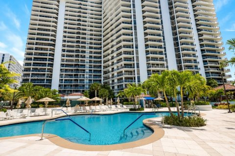 Condominio en venta en Aventura, Florida, 2 dormitorios, 130.06 m2 № 2155118 - foto 29