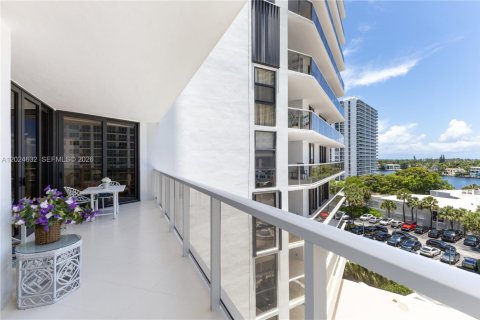 Condominio en venta en Aventura, Florida, 2 dormitorios, 130.06 m2 № 2155118 - foto 16