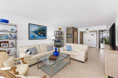 Condominio en venta en Aventura, Florida, 2 dormitorios, 130.06 m2 № 2155118 - foto 9