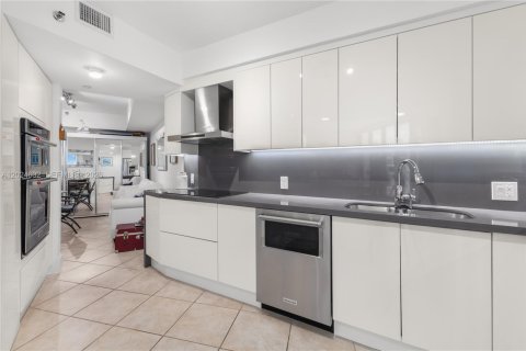 Condominio en venta en Aventura, Florida, 2 dormitorios, 130.06 m2 № 2155118 - foto 5