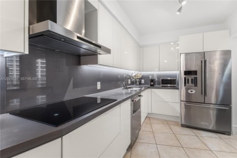 Condominio en venta en Aventura, Florida, 2 dormitorios, 130.06 m2 № 2155118 - foto 3