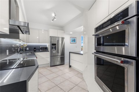 Condominio en venta en Aventura, Florida, 2 dormitorios, 130.06 m2 № 2155118 - foto 6