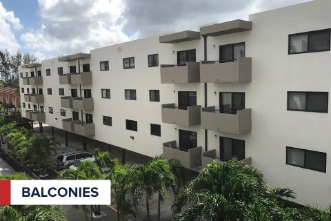 Apartamento en alquiler en Miami, Florida, 2 dormitorios, 65.03 m2 № 2019812 - foto 3