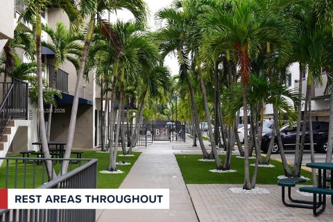 Apartamento en alquiler en Miami, Florida, 2 dormitorios, 65.03 m2 № 2019812 - foto 12