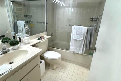 Купить кондоминиум в Майами, Флорида 2 спальни, 111.48м2, № 1950650 - фото 4