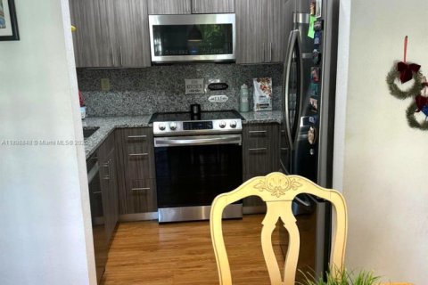Купить кондоминиум в Майами, Флорида 2 спальни, 111.48м2, № 1950650 - фото 1