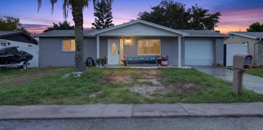 Villa ou maison à Port Richey, Floride 3 chambres, 91.04 m2 № 2389154