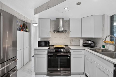 Villa ou maison à vendre à Port Richey, Floride: 3 chambres, 91.04 m2 № 2389154 - photo 24