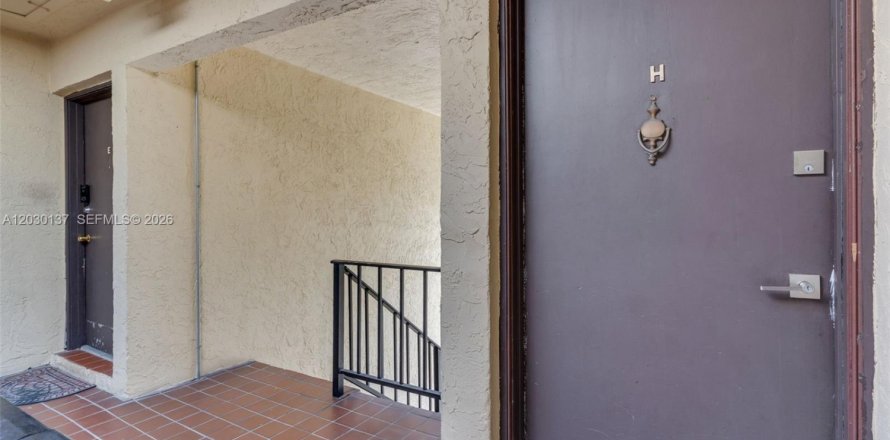 Condo in Miami, Florida, 3 bedrooms  № 2086650