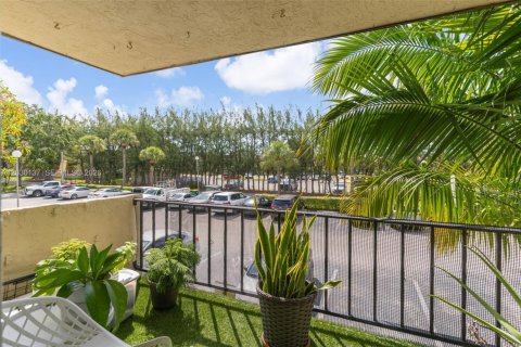 Condo in Miami, Florida, 3 bedrooms  № 2086650 - photo 11