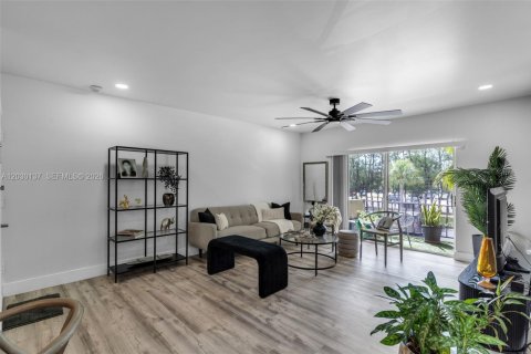 Condo in Miami, Florida, 3 bedrooms  № 2086650 - photo 3