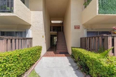 Condo in Miami, Florida, 3 bedrooms  № 2086650 - photo 13