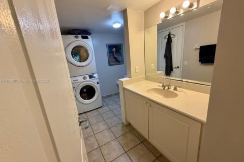 Купить кондоминиум в Майами, Флорида 1 спальня, 65.96м2, № 1818149 - фото 13