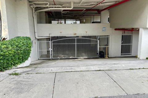 Купить кондоминиум в Майами, Флорида 1 спальня, 65.96м2, № 1818149 - фото 3