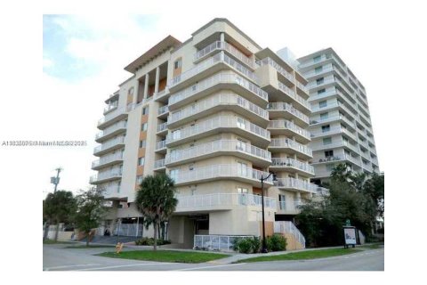 Купить кондоминиум в Майами, Флорида 1 спальня, 65.96м2, № 1818149 - фото 1