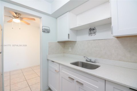 Apartamento en alquiler en Hallandale Beach, Florida, 1 dormitorio, 65.03 m2 № 1998958 - foto 7