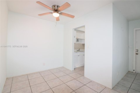 Apartamento en alquiler en Hallandale Beach, Florida, 1 dormitorio, 65.03 m2 № 1998958 - foto 3