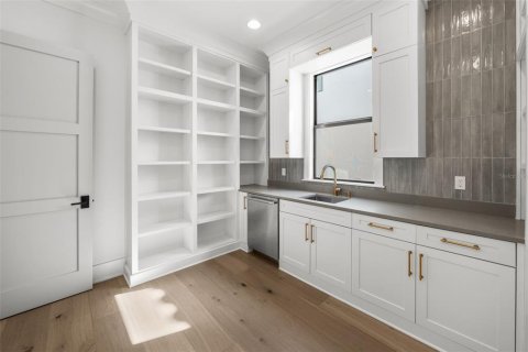 Casa en venta en Tampa, Florida, 5 dormitorios, 487.37 m2 № 1402006 - foto 11
