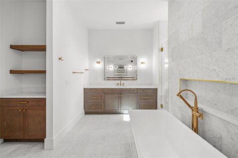 Casa en venta en Tampa, Florida, 5 dormitorios, 487.37 m2 № 1402006 - foto 28