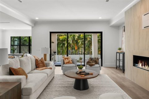 Casa en venta en Tampa, Florida, 5 dormitorios, 487.37 m2 № 1402006 - foto 5