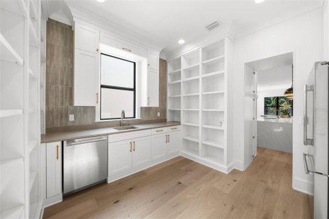 Casa en venta en Tampa, Florida, 5 dormitorios, 487.37 m2 № 1402006 - foto 10