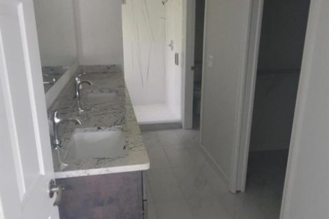 House in Fort Pierce, Florida 4 bedrooms, 266.44 sq.m. № 860478