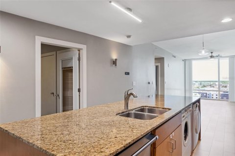 Condo in Tampa, Florida, 2 bedrooms  № 1775607 - photo 9