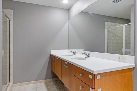 Condo in Tampa, Florida, 2 bedrooms  № 1775607 - photo 15