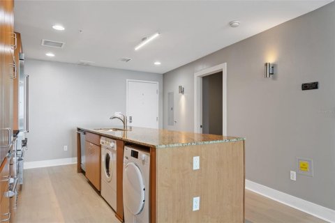 Condo in Tampa, Florida, 2 bedrooms  № 1775607 - photo 8