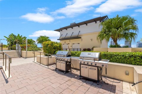 Condo in Tampa, Florida, 2 bedrooms  № 1775607 - photo 25
