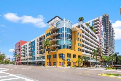Condo in Tampa, Florida, 2 bedrooms  № 1775607 - photo 1