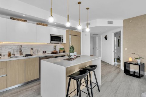 Copropriété à louer à Miami, Floride: 2 chambres, 101.82 m2 № 2046326 - photo 10