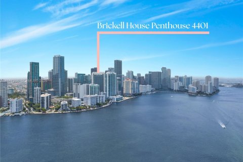 Condominio en alquiler en Miami, Florida, 6 dormitorios, 605.82 m2 № 1998420 - foto 10