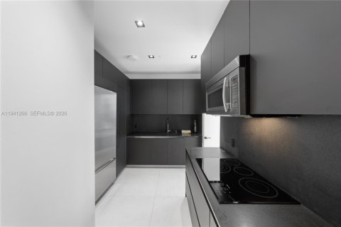 Condominio en alquiler en Miami, Florida, 6 dormitorios, 605.82 m2 № 1998420 - foto 27