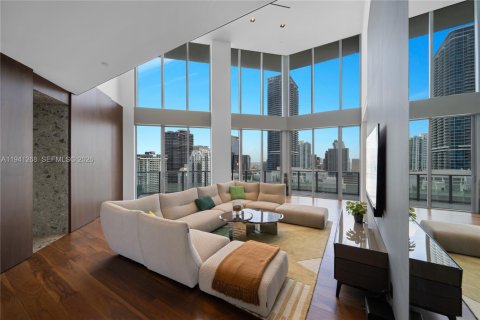 Condominio en alquiler en Miami, Florida, 6 dormitorios, 605.82 m2 № 1998420 - foto 4