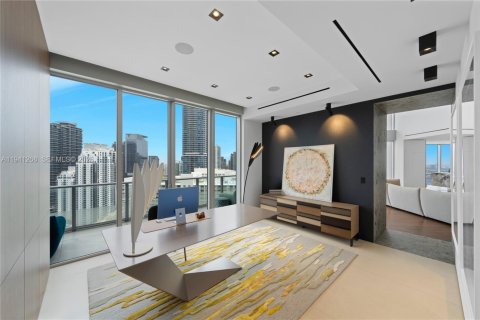 Condominio en alquiler en Miami, Florida, 6 dormitorios, 605.82 m2 № 1998420 - foto 9