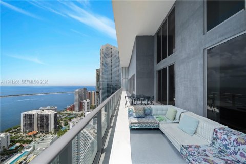 Condominio en alquiler en Miami, Florida, 6 dormitorios, 605.82 m2 № 1998420 - foto 17