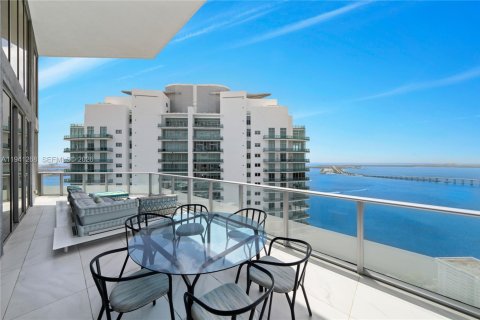Condominio en alquiler en Miami, Florida, 6 dormitorios, 605.82 m2 № 1998420 - foto 15